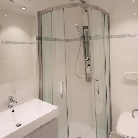 - Cours Saleya Gassin Apartment